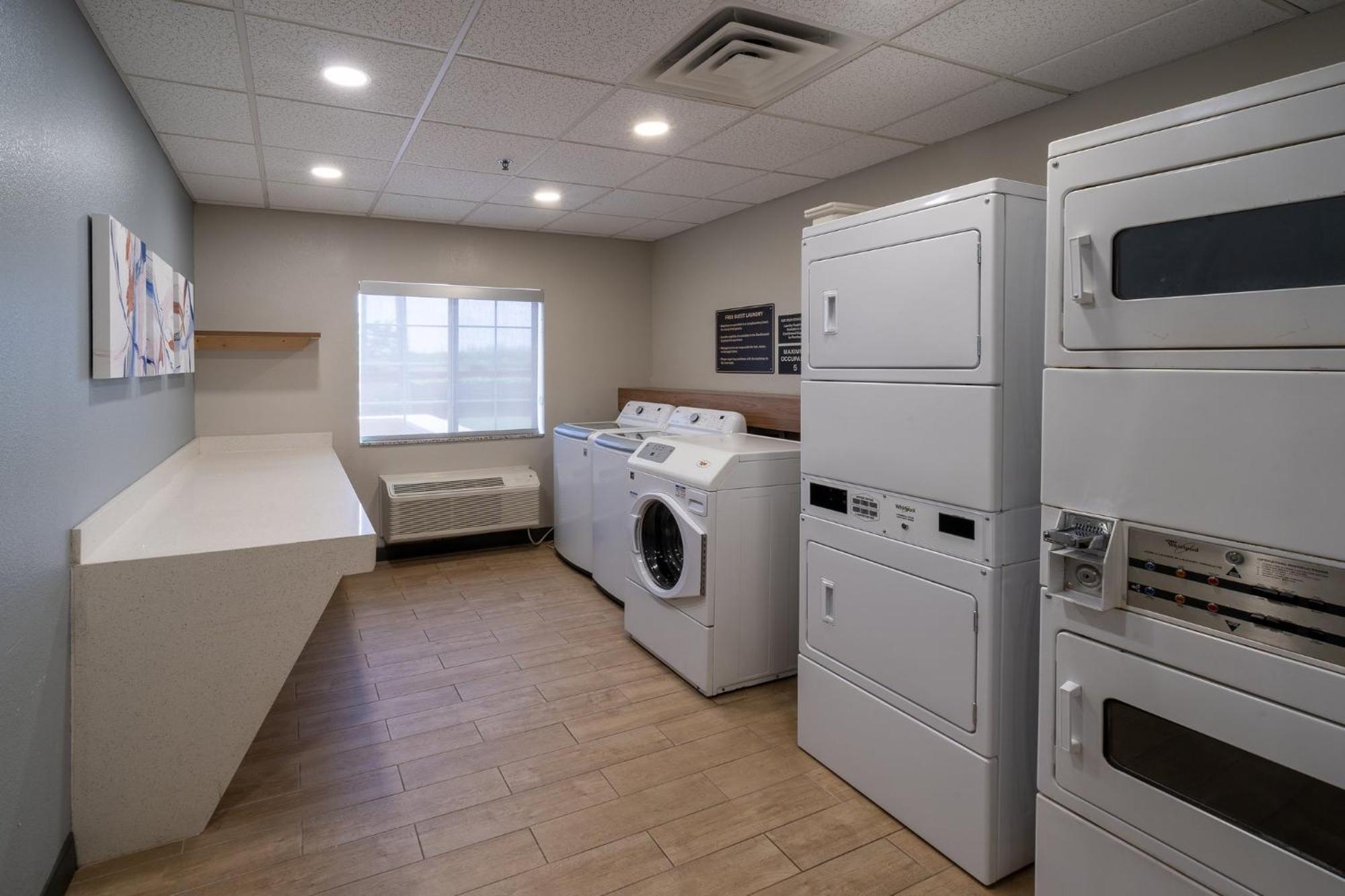 Candlewood Suites Deer Park By Ihg Экстерьер фото