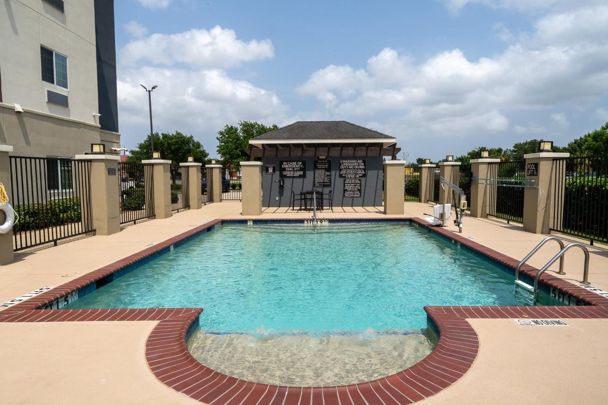 Candlewood Suites Deer Park By Ihg Экстерьер фото